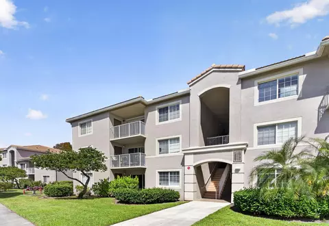 5011 Wiles Rd #104, Coconut Creek, FL 33073