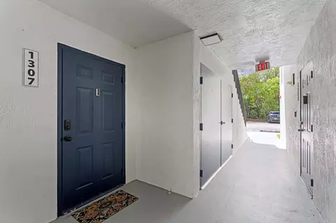 1307 Villa Cir, Boynton Beach, FL 33435