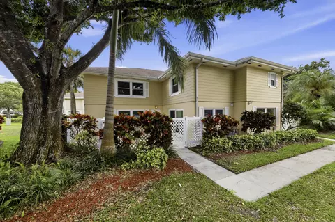 4802 Roxbury Ct, Boynton Beach, FL 33436