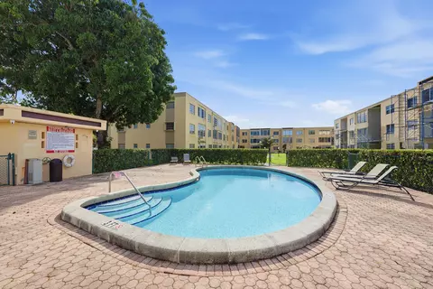 200 Ashbury Rd #106, Hollywood, FL 33024