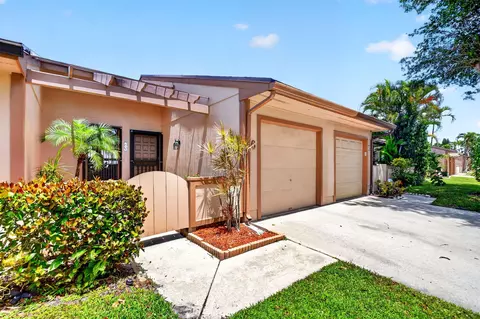6 Farnworth Dr, Boynton Beach, FL 33426