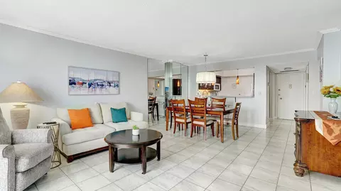 427 Golden Isles Dr #5J, Hallandale Beach, FL 33009