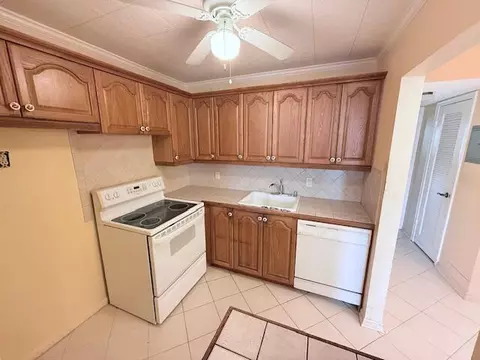 402 Markham S, Deerfield Beach, FL 33442