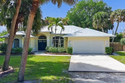 612 SE 6th St, Stuart, FL 34994