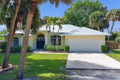 612 SE 6th St, Stuart, FL 34994