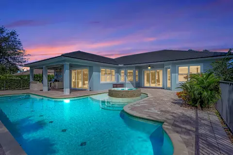 7186 SW Quiet River Ct, Stuart, FL 34997