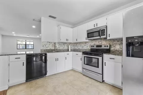 364 Quebec Ct, Royal Palm Beach, FL 33411