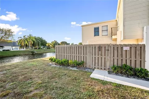 1600 Shaker Cir, Wellington, FL 33414