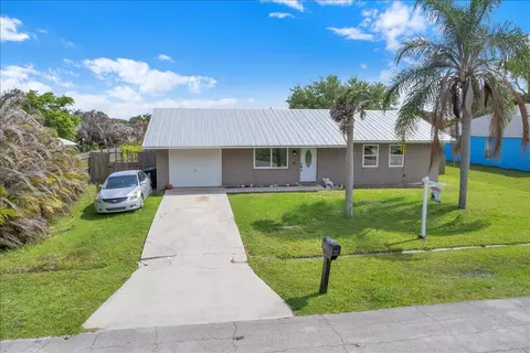 956 SE Browning Ave, Port Saint Lucie, FL 34983