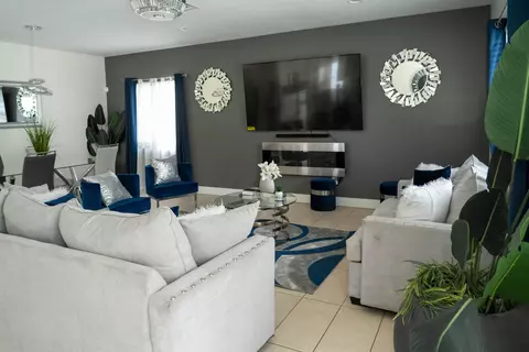 2710 NW 5th St, Pompano Beach, FL 33069