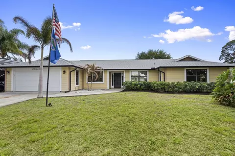 138 SW Airview Ave, Port Saint Lucie, FL 34984