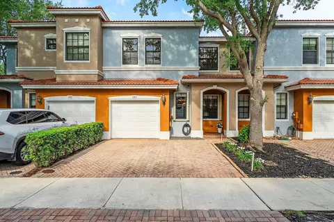 242 E Chrystie Cir, Delray Beach, FL 33484
