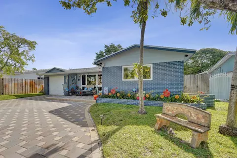 1921 N 49th Ave, Hollywood, FL 33021