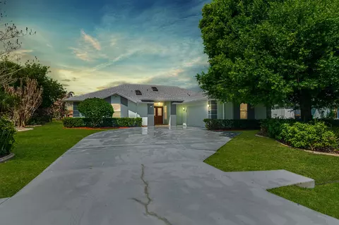 5400 NW Emblem St, Port Saint Lucie, FL 34983