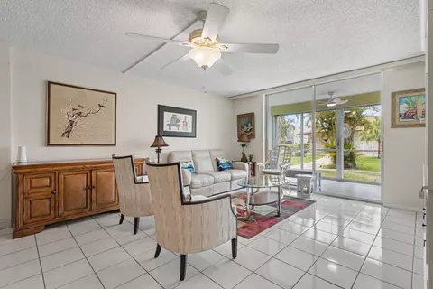 414 SE 10th St #102, Dania Beach, FL 33004