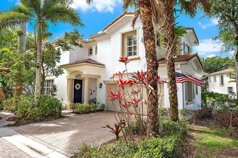 520 Tomahawk Ct, Palm Beach Gardens, FL 33410