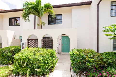 21820 Cypress Cir #25D, Boca Raton, FL 33433