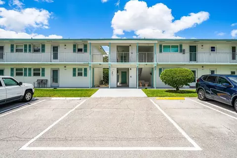 1117 Lake Ter #207, Boynton Beach, FL 33426