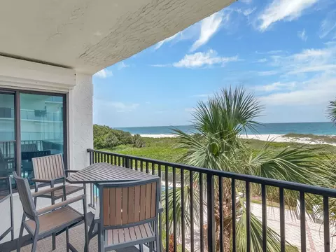1700 Ocean Dr #306, Vero Beach, FL 32963