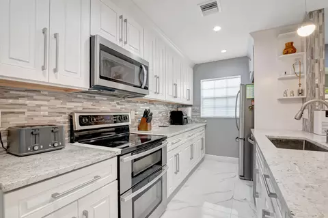 Kitchen - 14010 Nesting Way #B, Delray Beach, FL 33484 photo 4 of 7