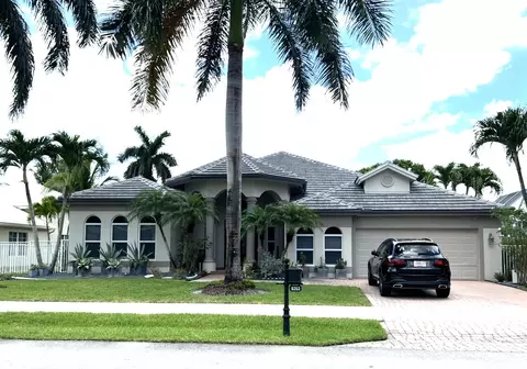 8263 N Lake Forest Dr, Davie, FL 33328