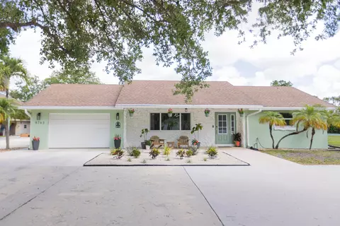 8763 Pinion Dr, Lake Worth, FL 33467
