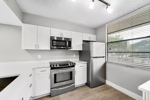 3636 Whitehall Dr #402, West Palm Beach, FL 33401