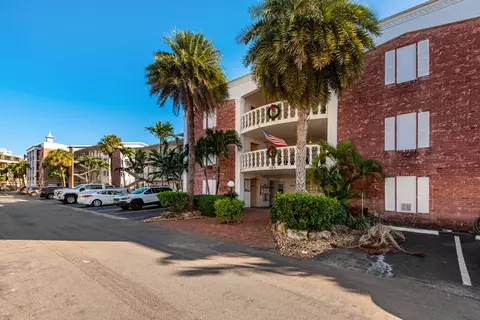 465 Paradise Isle Blvd #110, Hallandale Beach, FL 33009