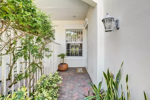 1127 N Victoria Park Rd, Fort Lauderdale, FL 33304