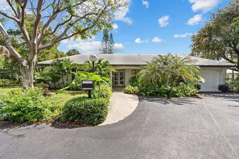 1114 W Cypress Dr #V-8, Pompano Beach, FL 33069