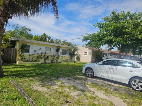 2512 Arthur St, Hollywood, FL 33020