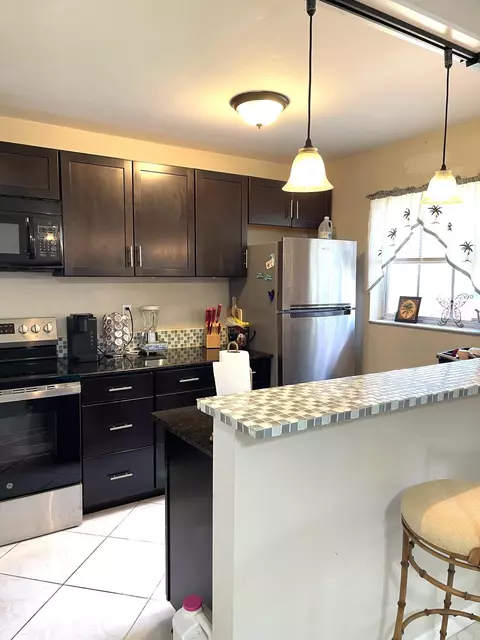 1137 South Dr #B, Delray Beach, FL 33445