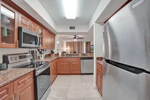 8266 NW 24th St, Coral Springs, FL 33065