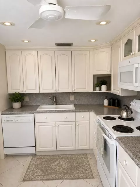 4037 Guildford C, Boca Raton, FL 33434