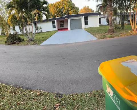 7007 NW 64th St, Tamarac, FL 33321