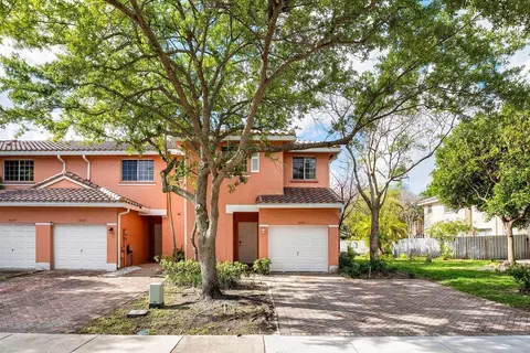 9090 NW 40th Pl, Sunrise, FL 33351