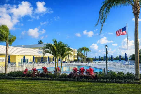 33 Colonial Club Dr #203, Boynton Beach, FL 33435