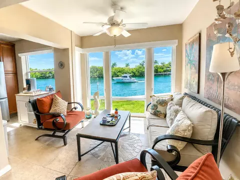 9 Colonial Club Dr #202, Boynton Beach, FL 33435