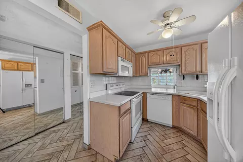 6200 NW 62nd St #312, Tamarac, FL 33319