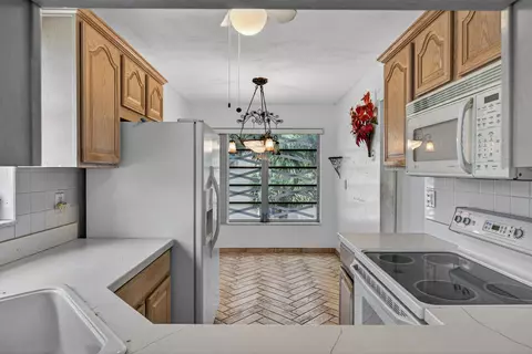 6200 NW 62nd St #312, Tamarac, FL 33319