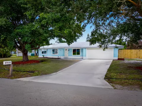 1451 SE Grapeland Ave, Port Saint Lucie, FL 34952