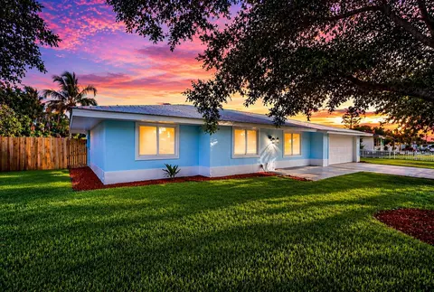 1451 SE Grapeland Ave, Port Saint Lucie, FL 34952