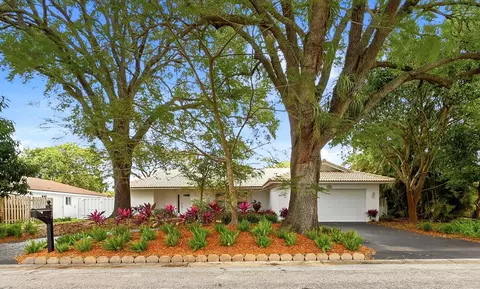 8857 NW 3rd Pl, Coral Springs, FL 33071