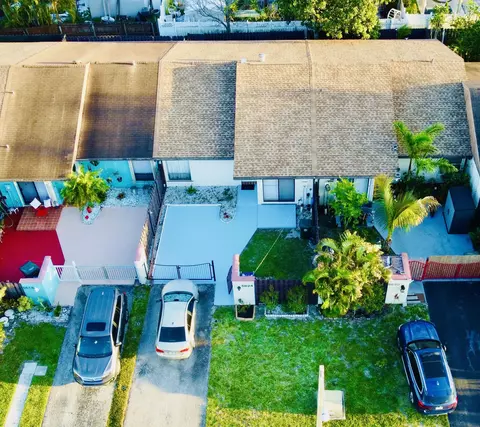 5624 Biscayne Dr, Greenacres, FL 33463