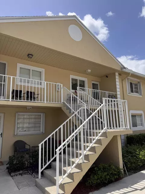 1406 Palm Beach Trace Dr, Royal Palm Beach, FL 33411