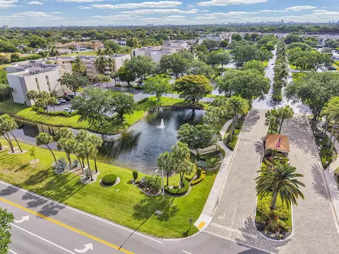5749 Camino Del Sol #404, Boca Raton, FL 33433