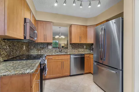 6515 Kensington Ln #201, Delray Beach, FL 33446