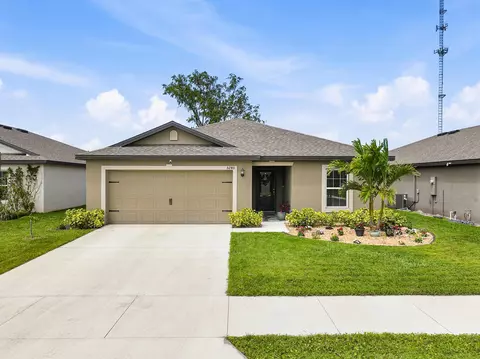 5240 Imagination Dr, Fort Pierce, FL 34947