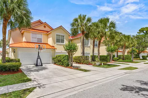 1172 Pinewood Lake Ct, Greenacres, FL 33415