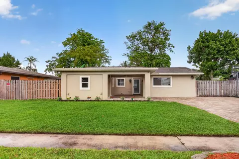 8122 NW 73rd Ave, Tamarac, FL 33321